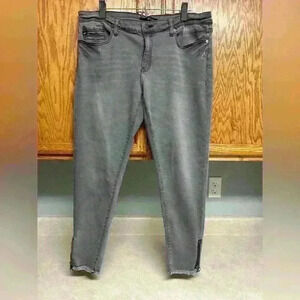 Women’s‎ gray cropped Kancan stretchy jeans with zipper bottom size XL